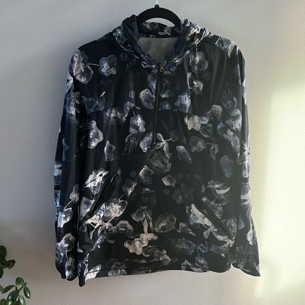 LULULEMON Miss Misty Half zip black white floral 10